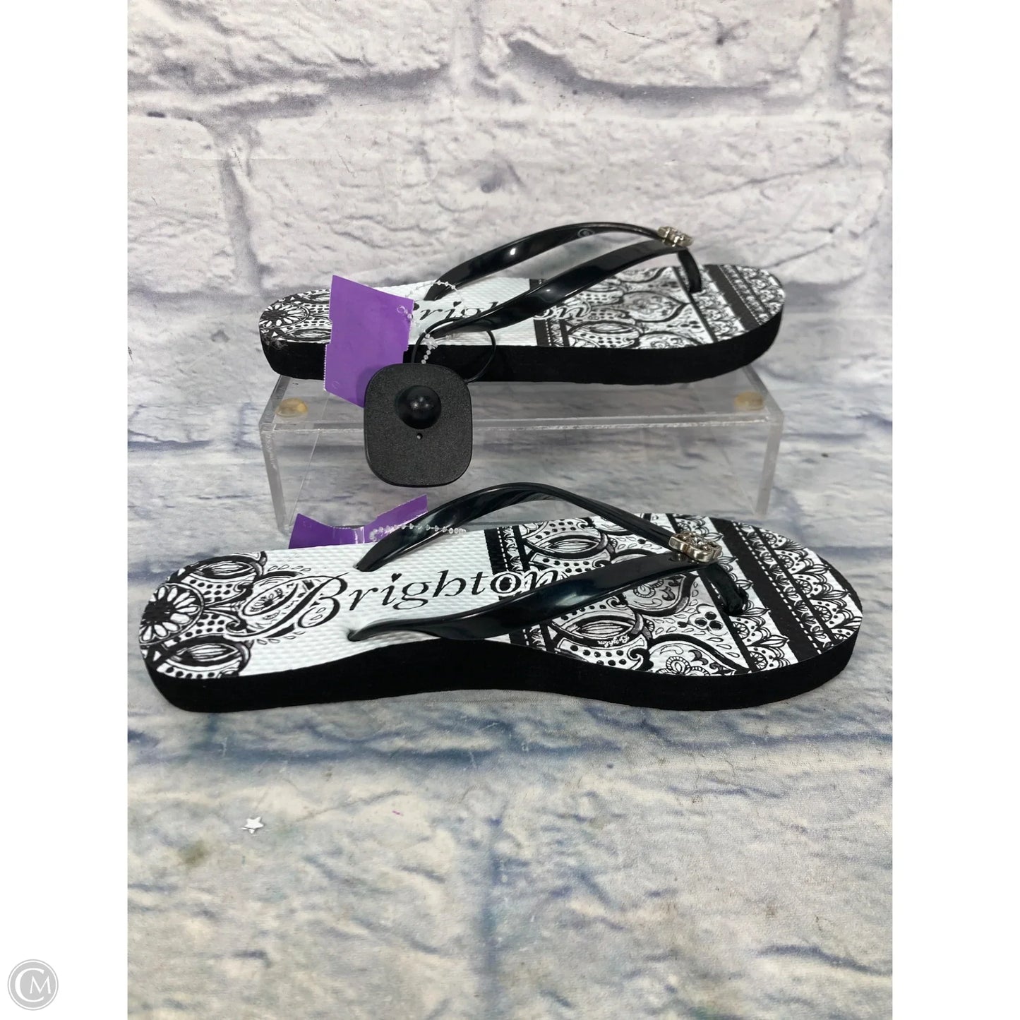 Sandals Flip Flops By Brighton In Black & White, Size: 6
