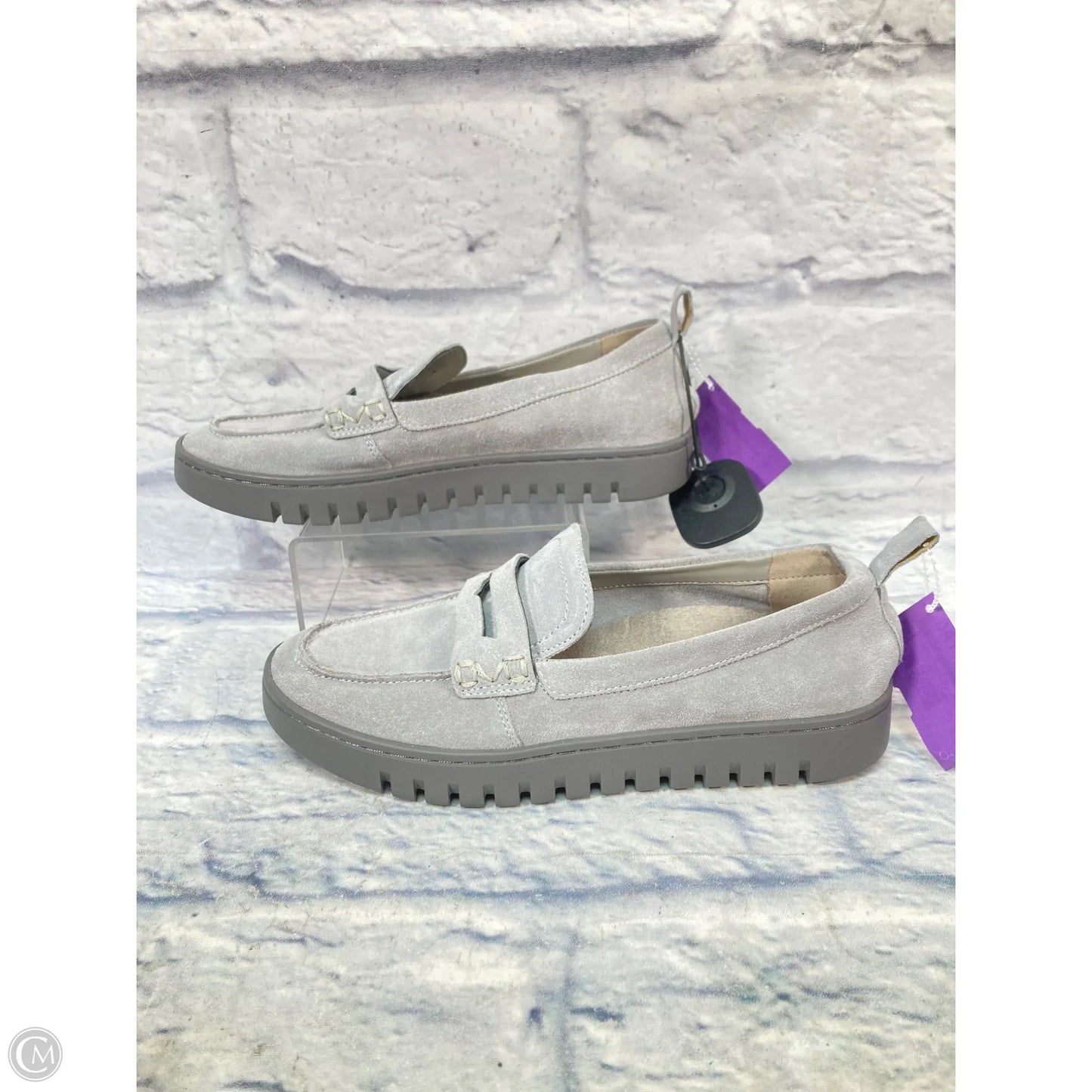 Shoes Flats By Vionic In Grey, Size: 6
