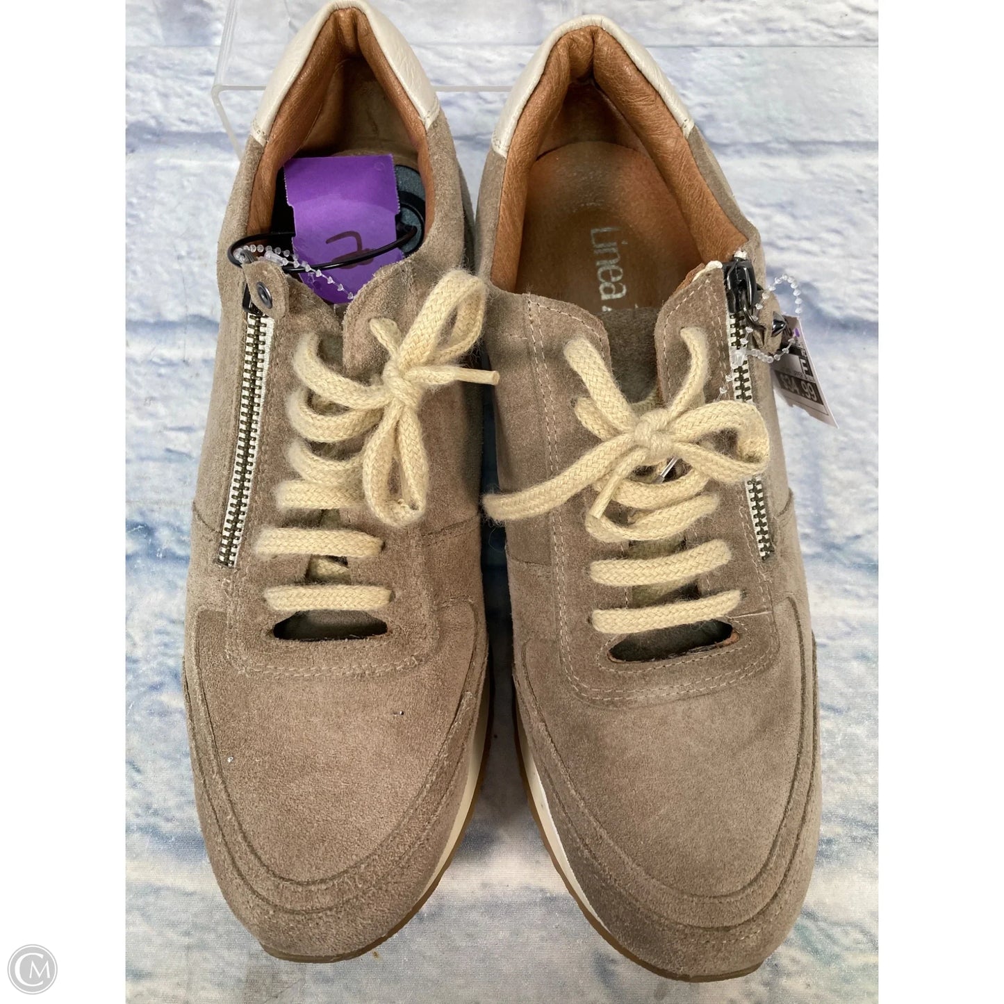 Shoes Sneakers By Clothes Mentor In Brown, Size: 9.5