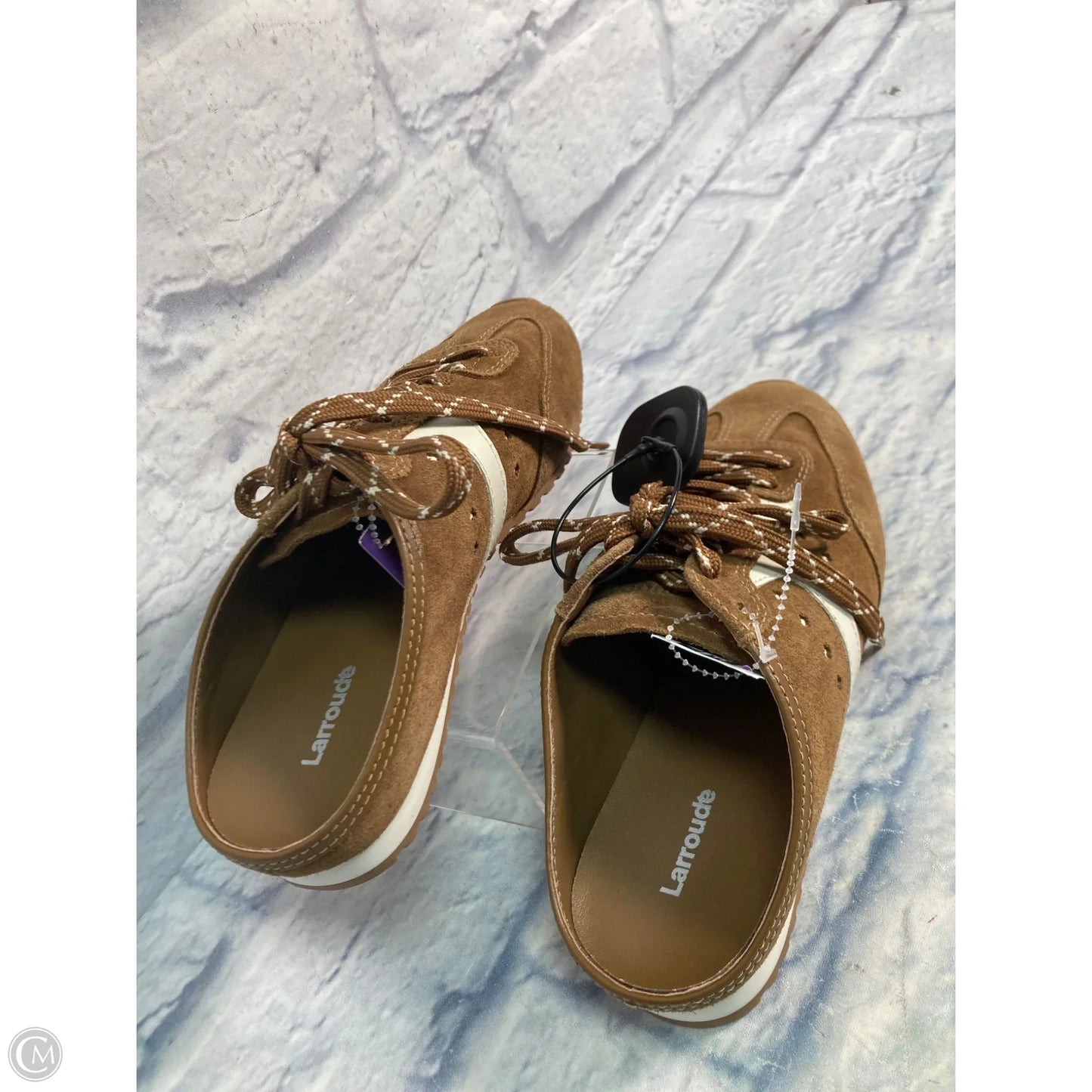 Shoes Sneakers By Clothes Mentor In Brown & White, Size: 8