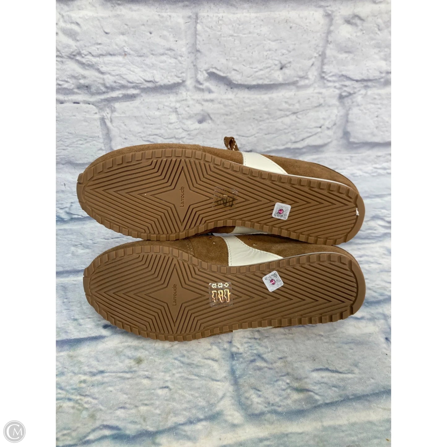Shoes Sneakers By Clothes Mentor In Brown & White, Size: 8