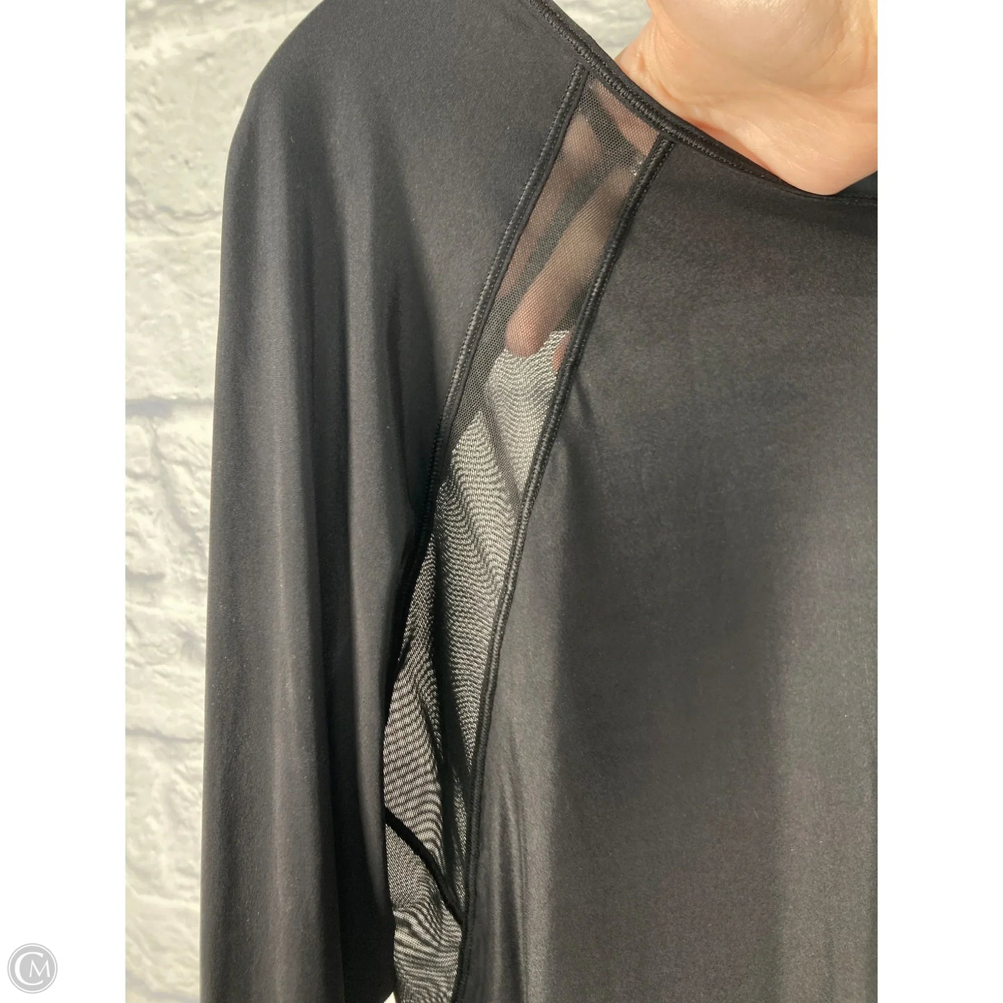 Athletic Top Long Sleeve Crewneck By Lululemon In Black, Size: S