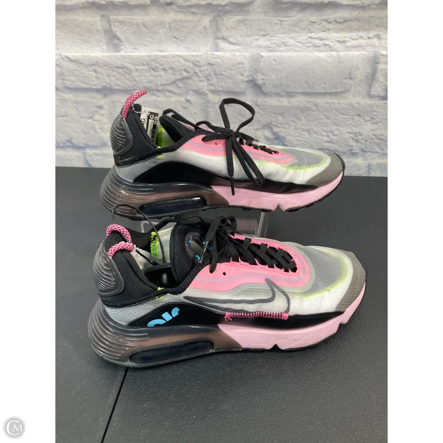 Shoes Sneakers By Nike In Black & Pink, Size: 8.5