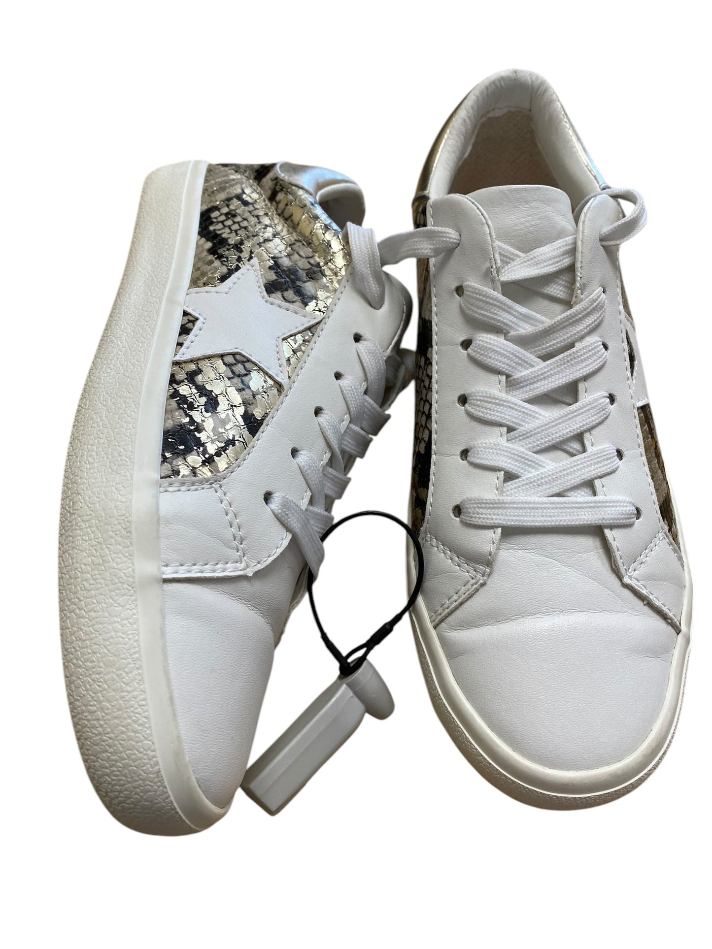 Shoes Sneakers By Madden Girl In White, Size: 9