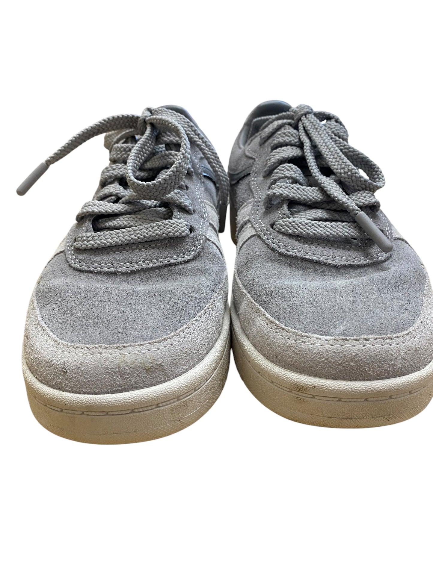 Shoes Sneakers By Clothes Mentor In Grey, Size: 7