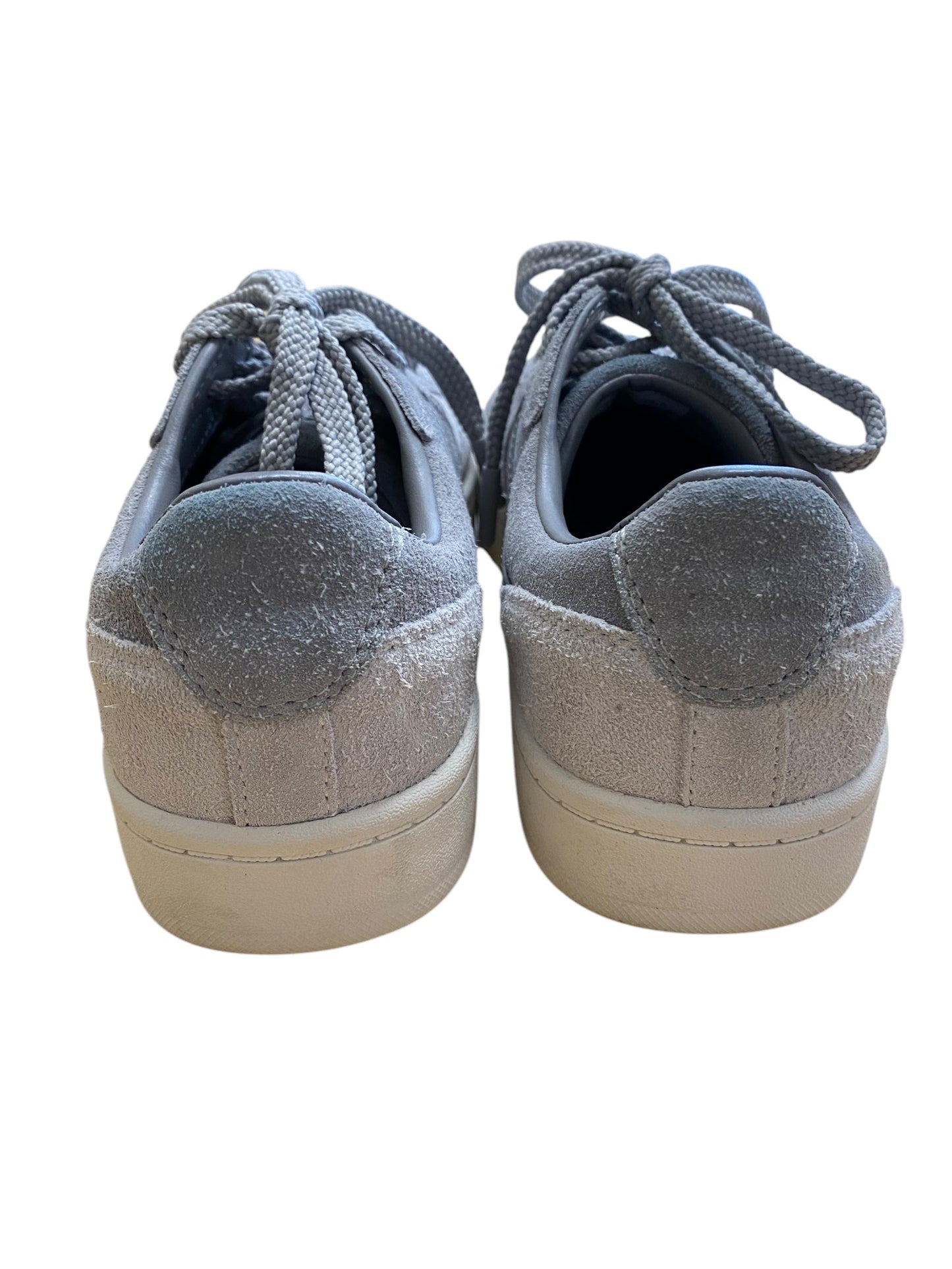 Shoes Sneakers By Clothes Mentor In Grey, Size: 7