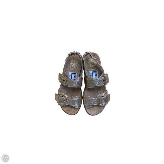 Sandals Flats By Vince Camuto In Gold, Size: 6.5
