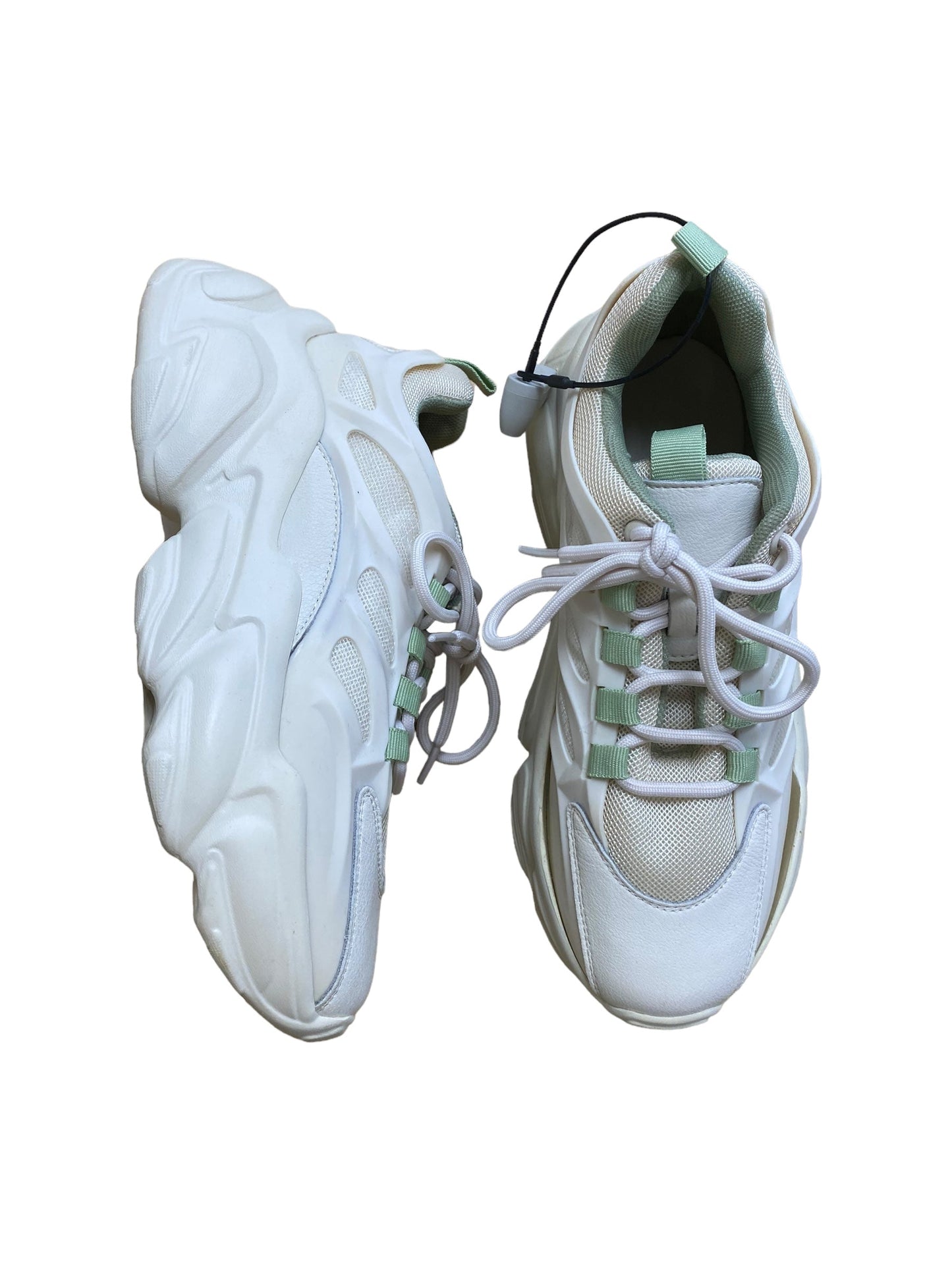 Shoes Sneakers By Clothes Mentor In Cream & Green, Size: 7