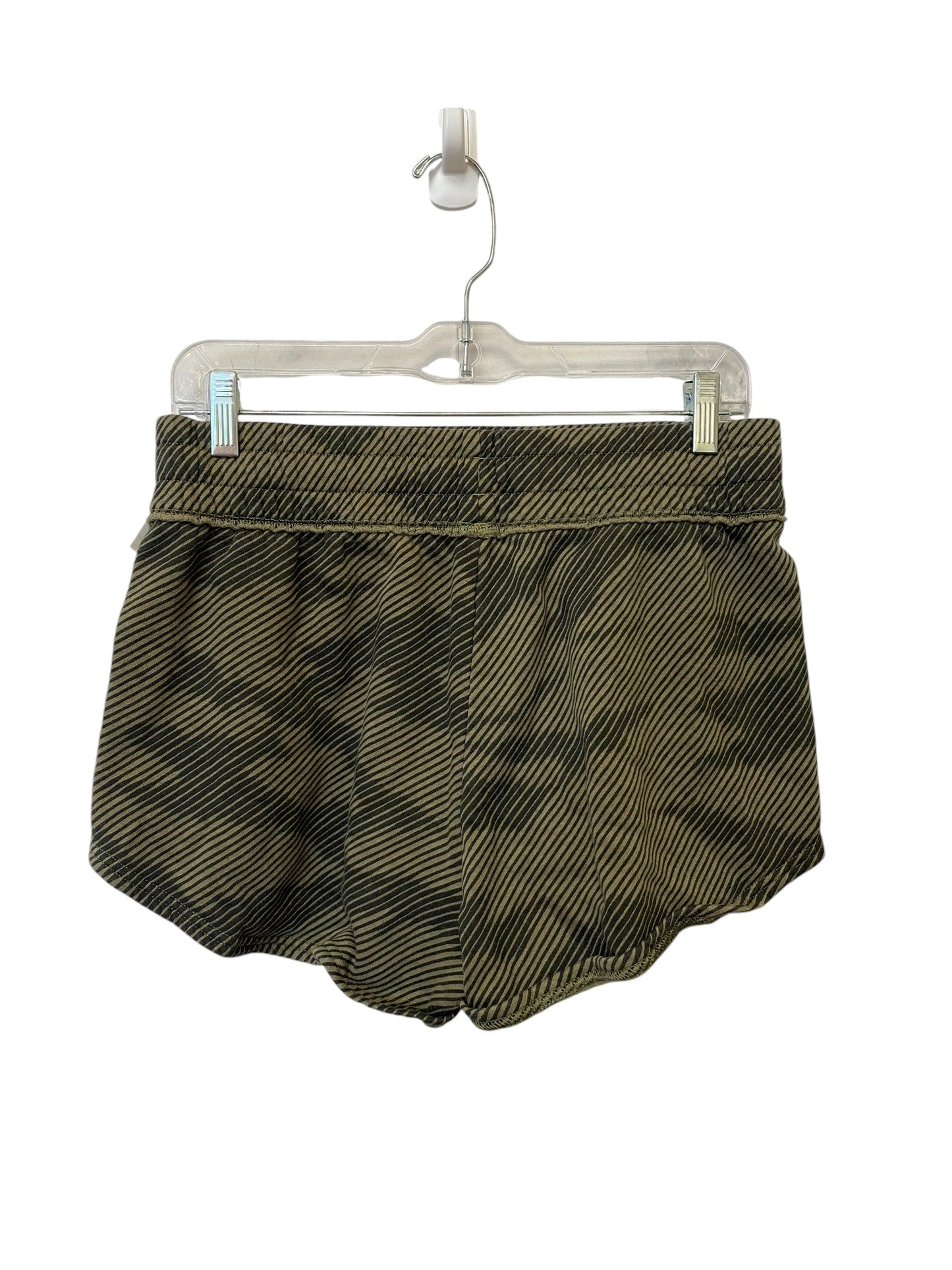 Athletic Shorts By Under Armour In Green, Size: M