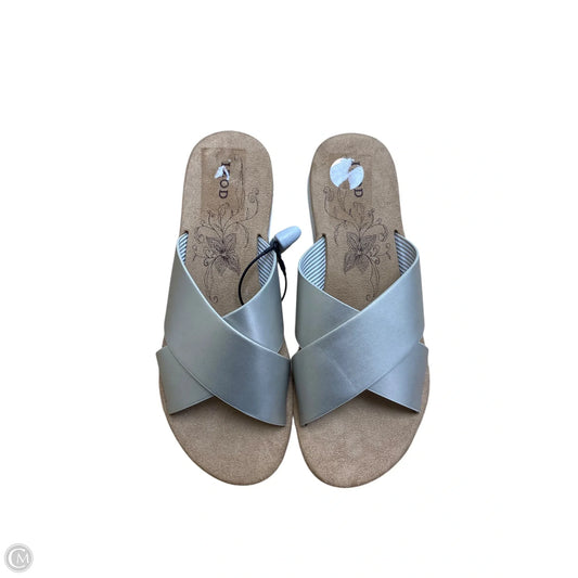 Sandals Flats By Izod In Gold, Size: 7