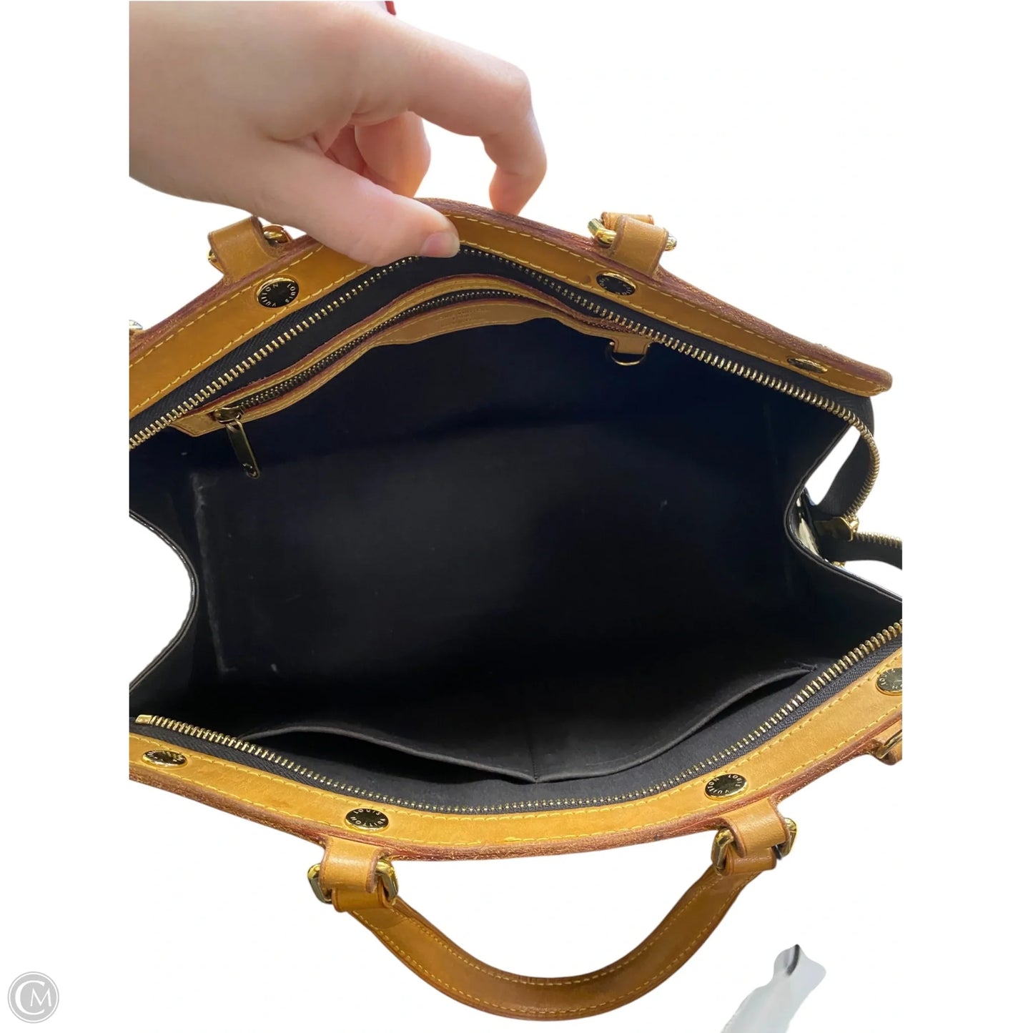 Handbag Luxury Designer By Louis Vuitton, Size: Medium