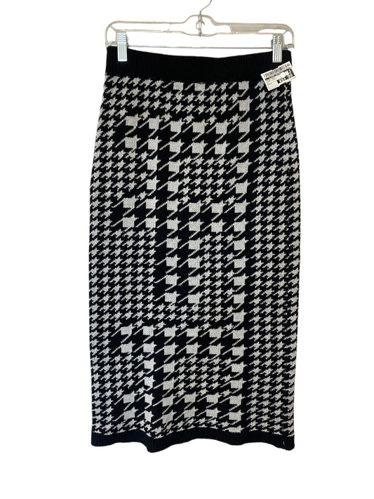 Skirt Maxi By Clothes Mentor In Black & White, Size: L