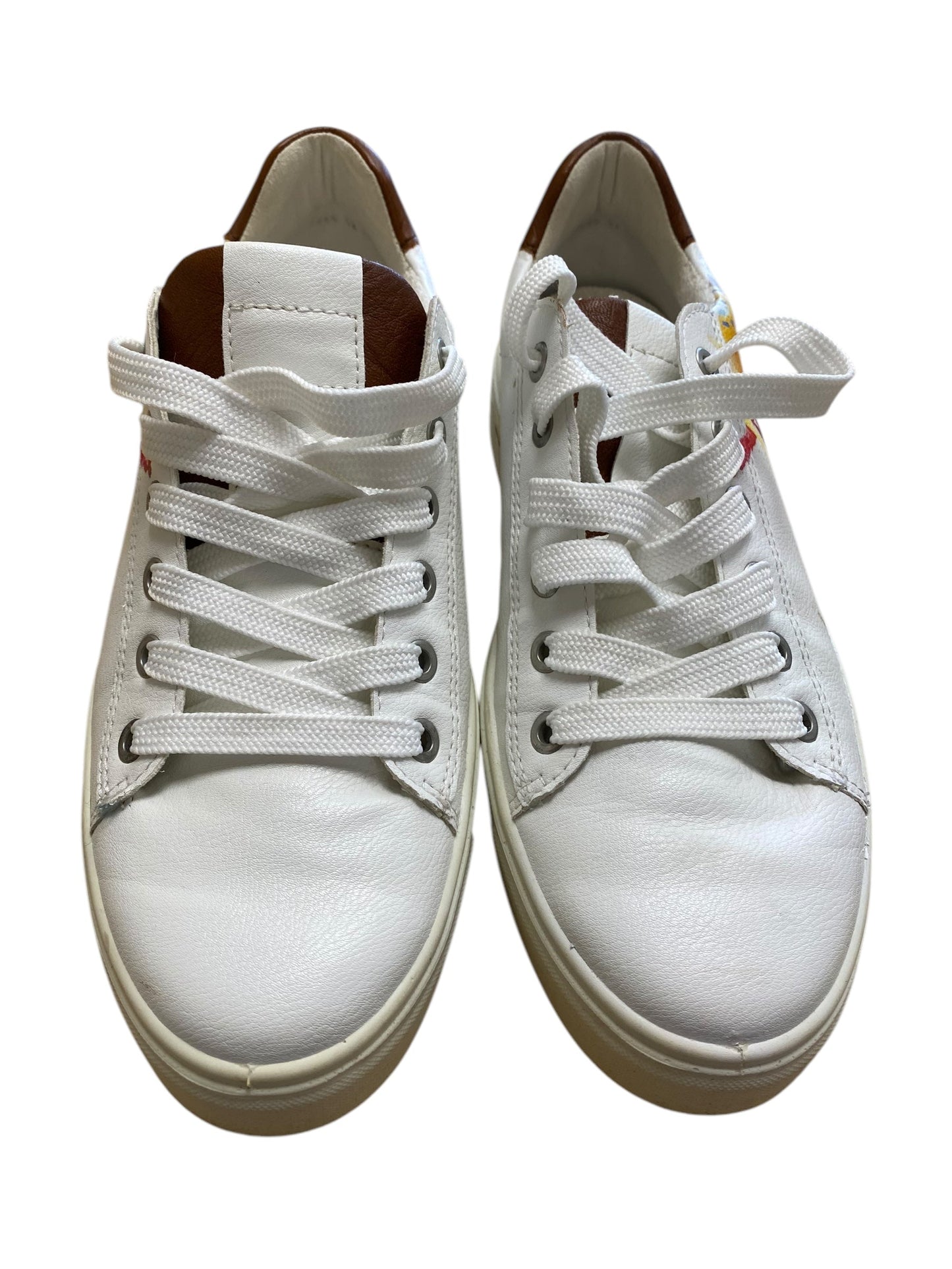 Shoes Sneakers By Clothes Mentor In White, Size: 9