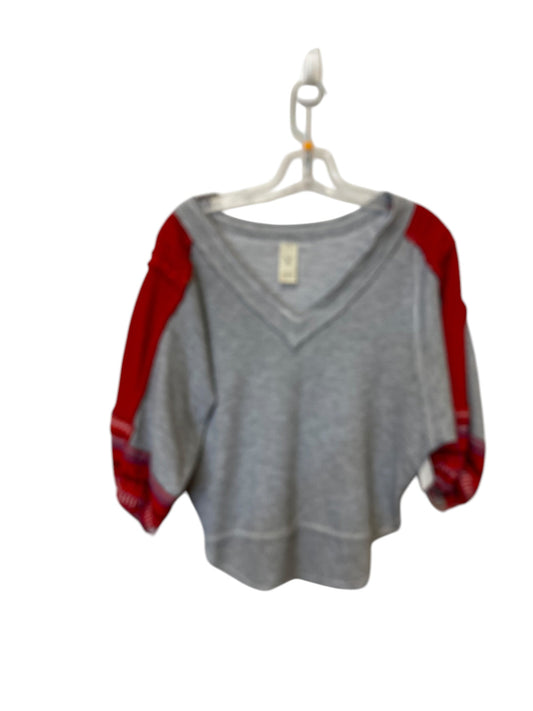 Top Long Sleeve By We The Free In Grey & Red, Size: Xs