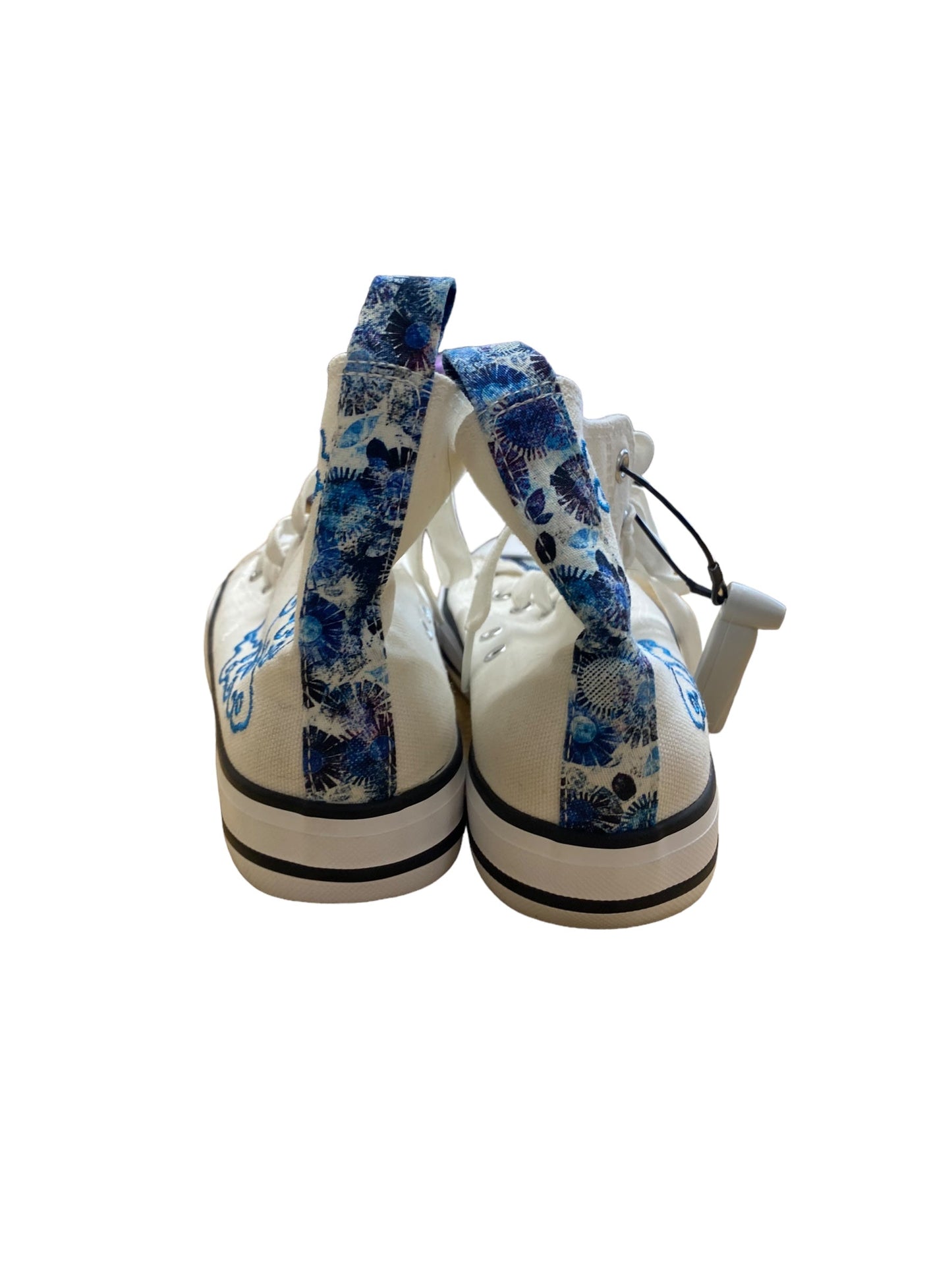 Blue & White Shoes Sneakers Clothes Mentor, Size 7