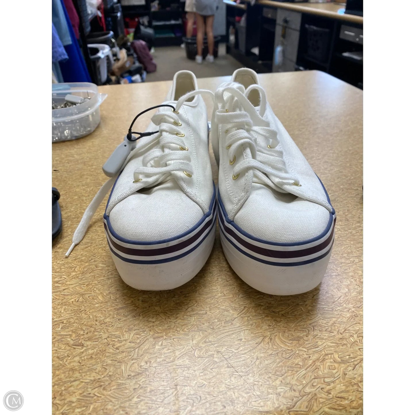 Shoes Sneakers By Keds In White, Size: 9.5