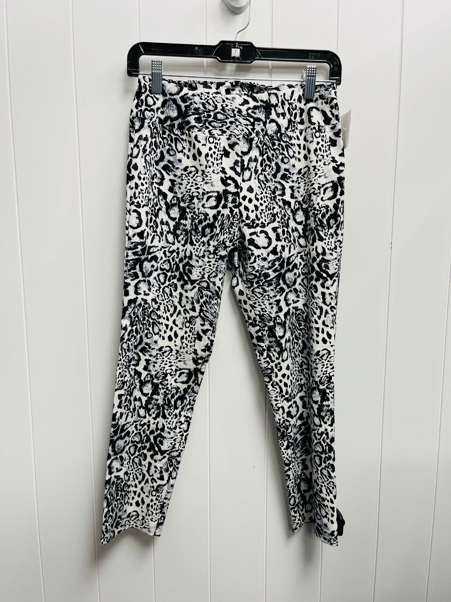 Capris By Clothes Mentor In Black & White, Size: 4