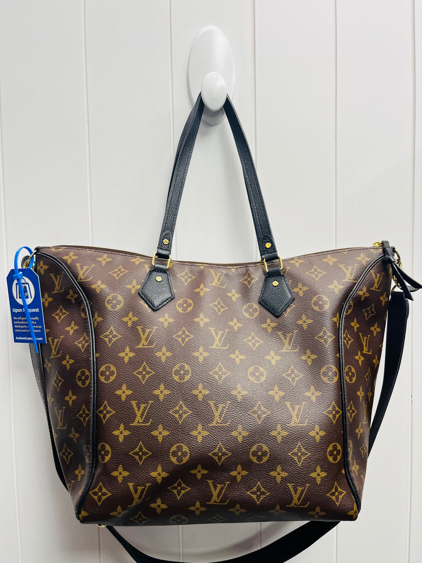 Crossbody Luxury Designer By Louis Vuitton, Size: Large