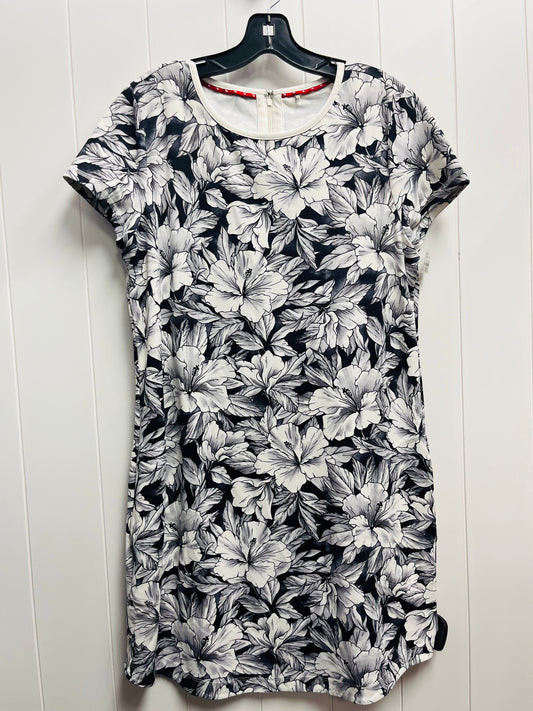 Dress Casual Short By Tommy Bahama In Black & White, Size: M