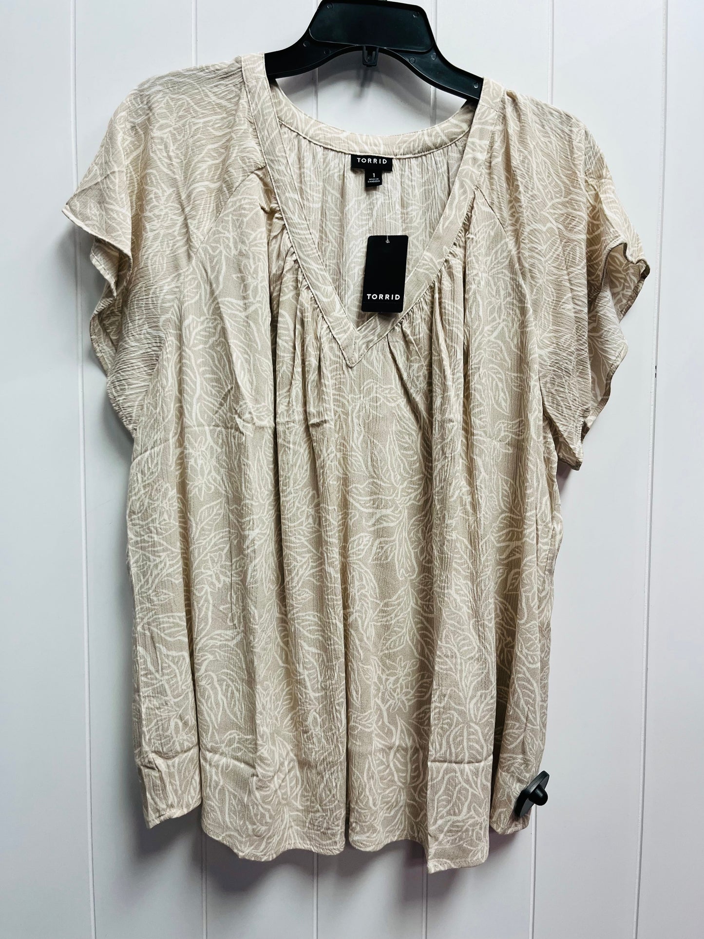 Top Short Sleeve By Torrid In Tan & White, Size: 1x