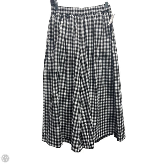 Capris By Clothes Mentor In Black & White, Size: Xs