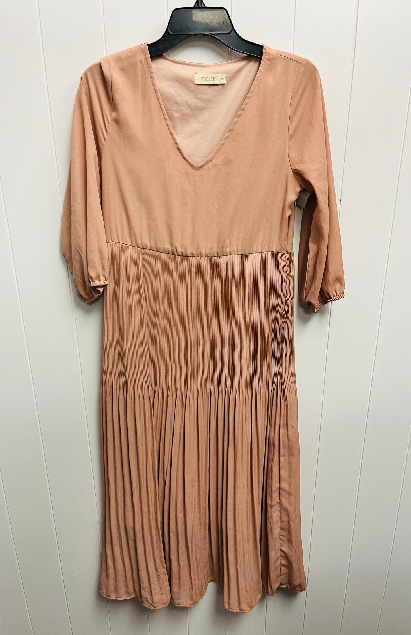 Dress Casual Midi By Roolee  Size: S