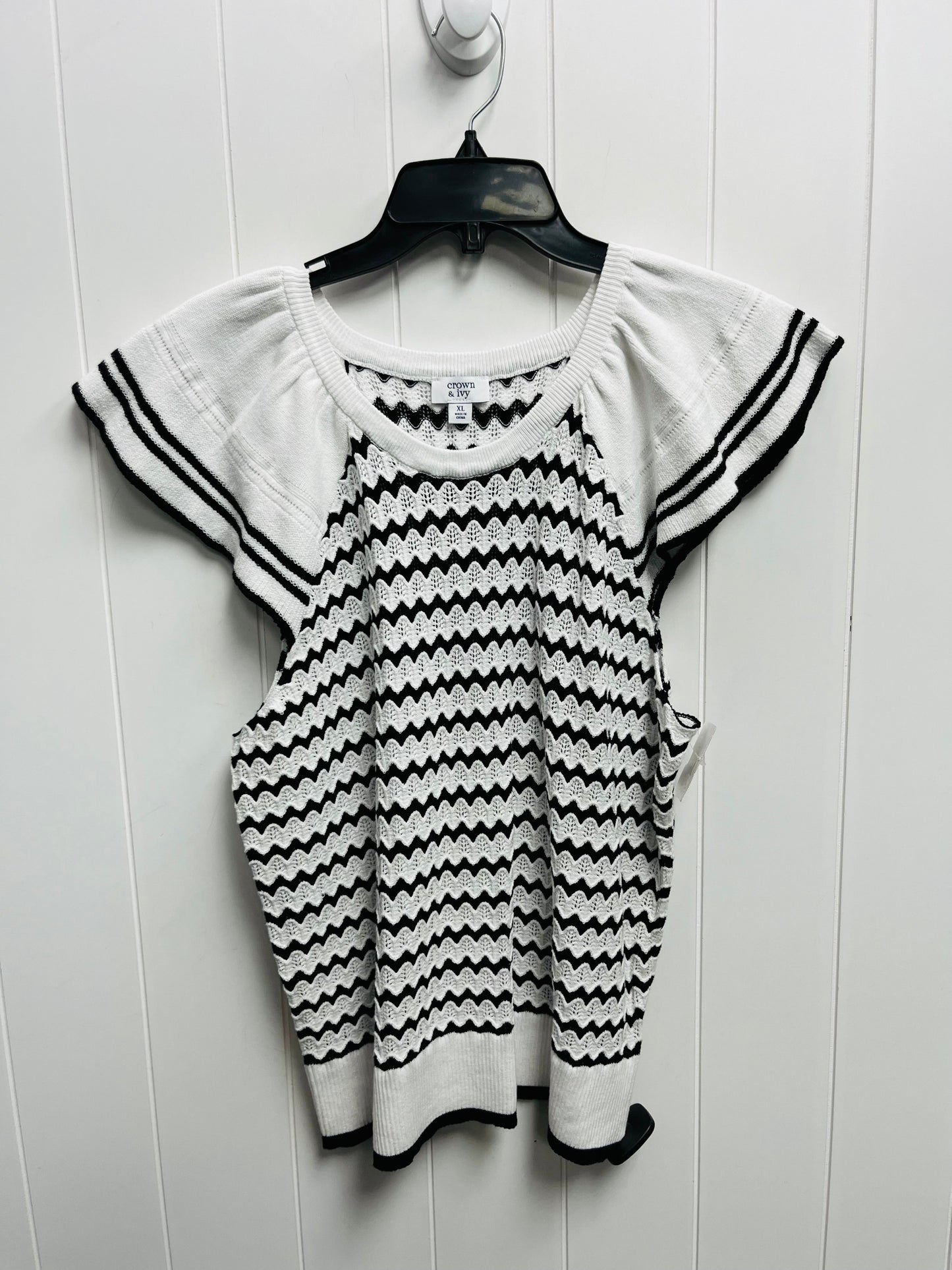 Top Short Sleeve By Crown And Ivy In Black & White, Size: Xl