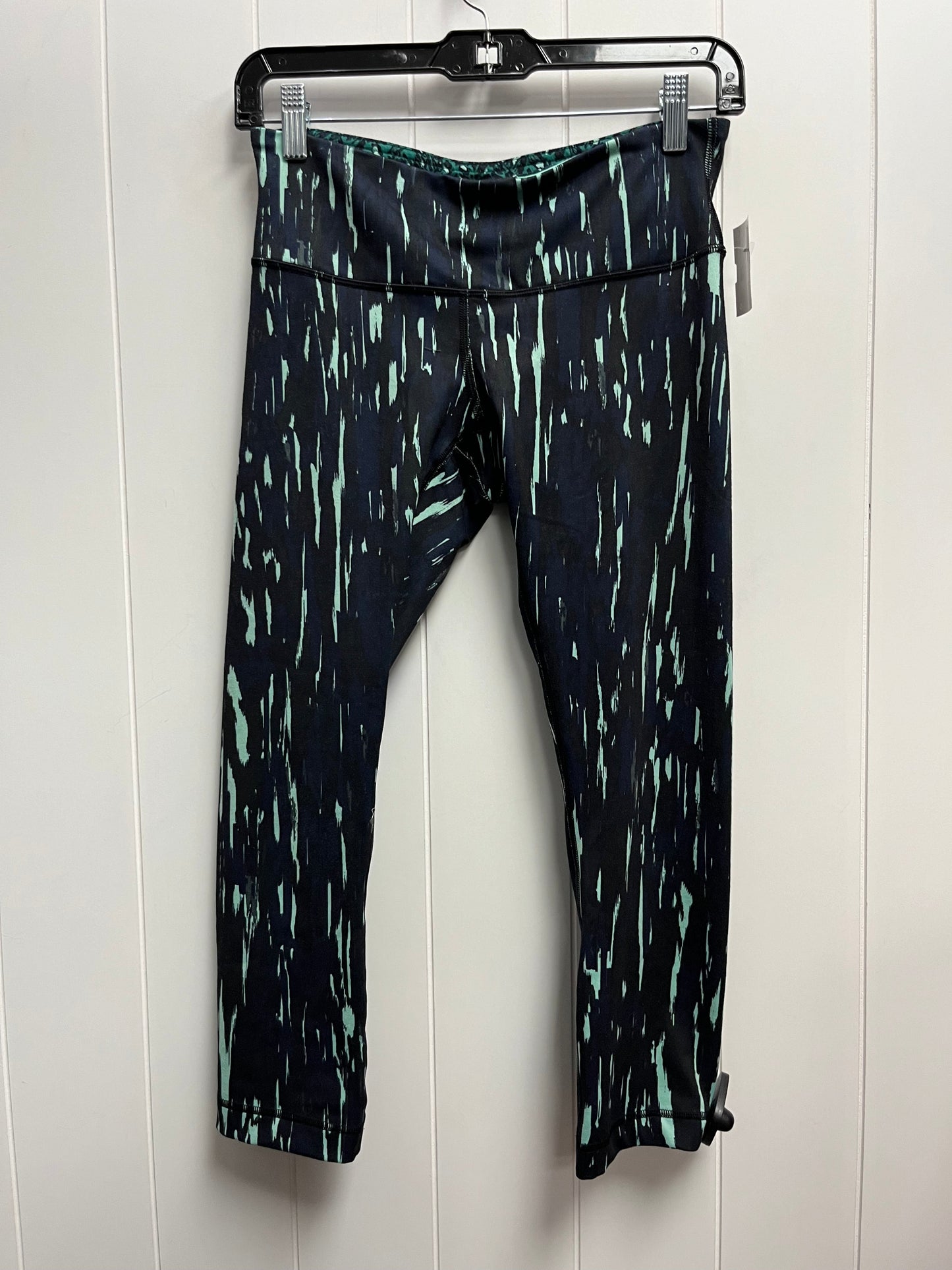 Green Athletic Capris Lululemon, Size 6