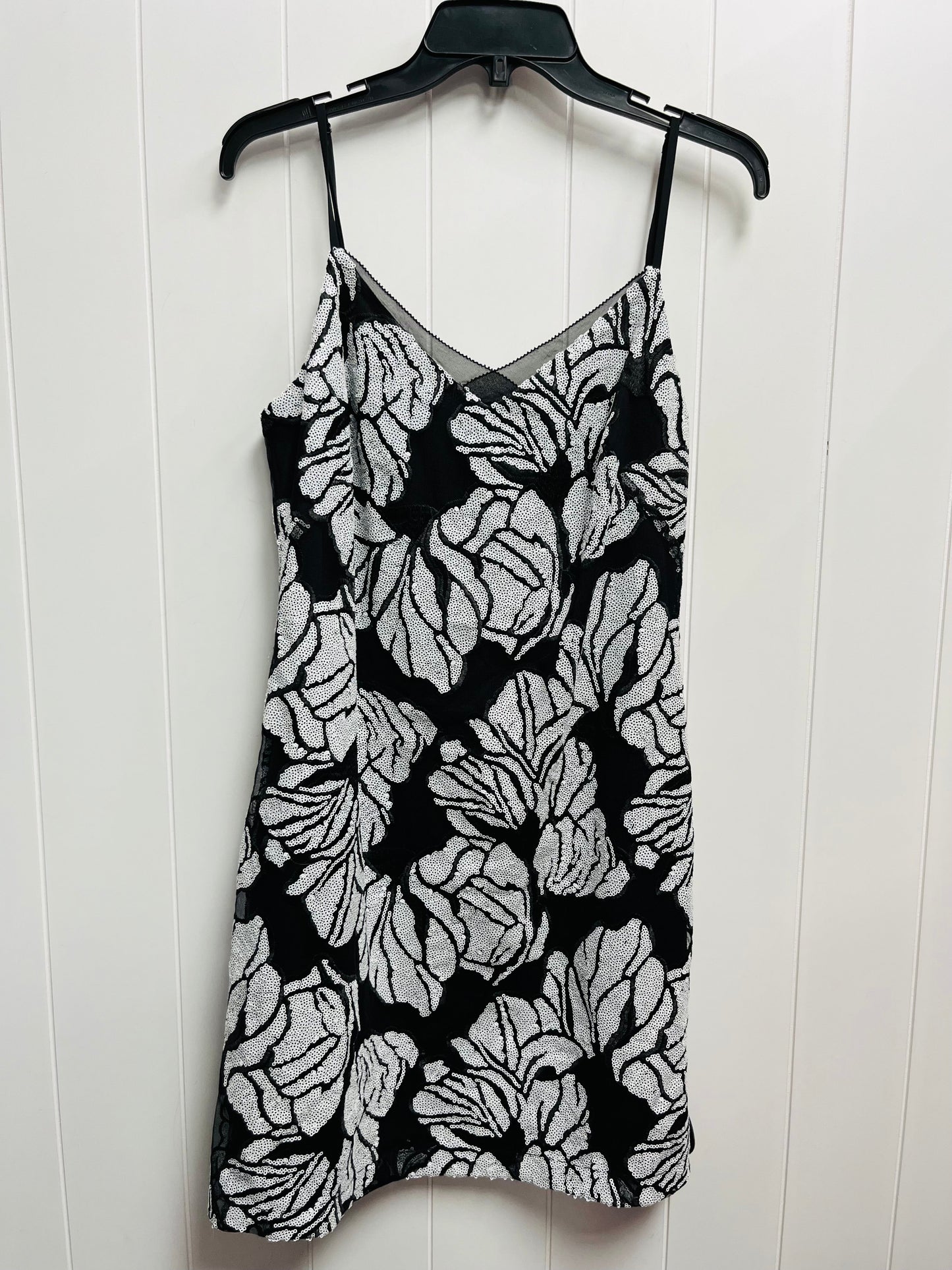 Dress Casual Short By White House Black Market In Black & White, Size: 6