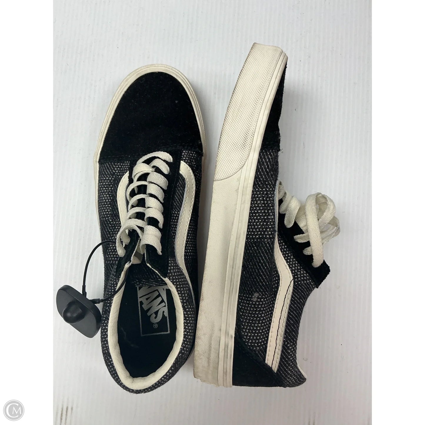 Shoes Sneakers By Vans In Black & White, Size: 9