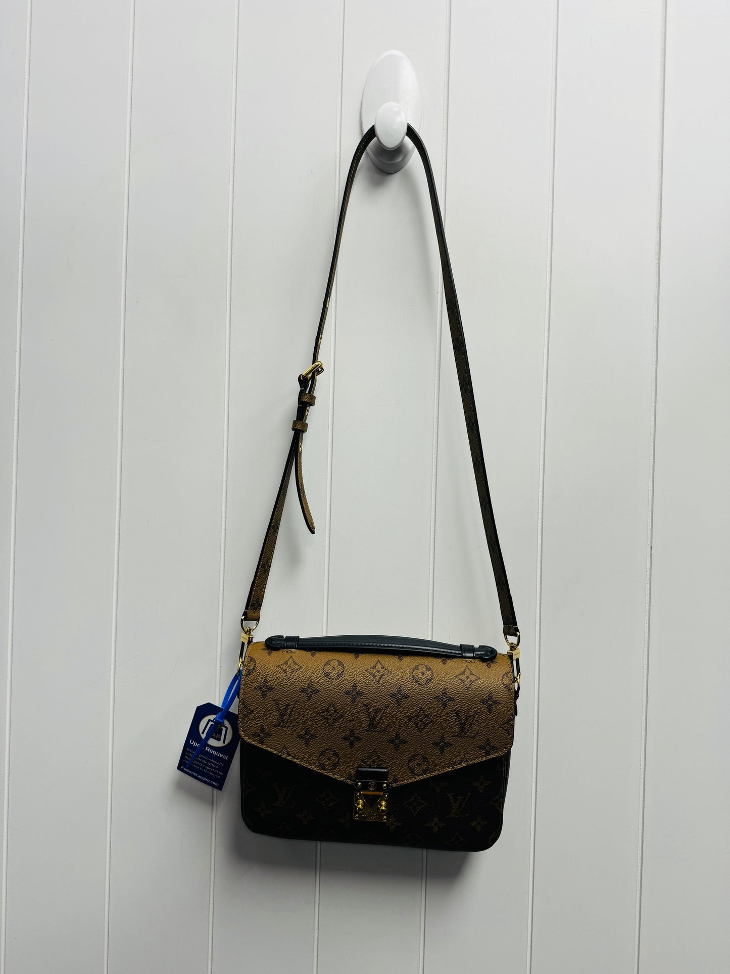 Handbag Luxury Designer Louis Vuitton, Size Medium