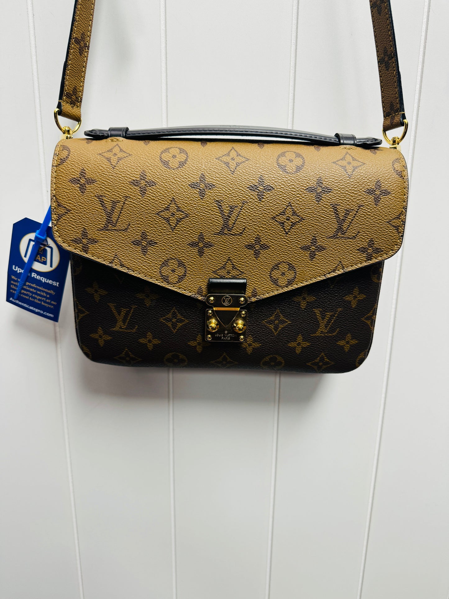 Handbag Luxury Designer Louis Vuitton, Size Medium