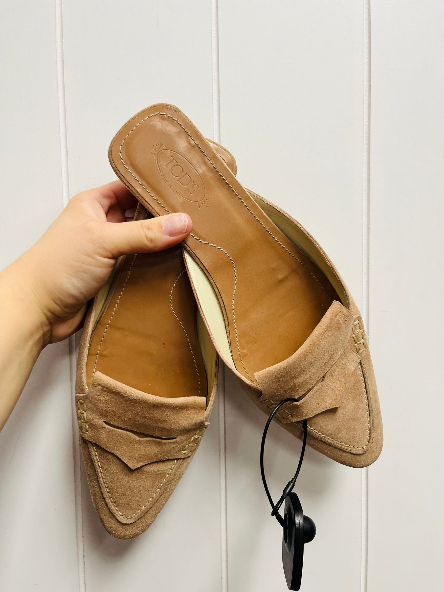 Shoes Flats By Tods In Tan, Size: 9