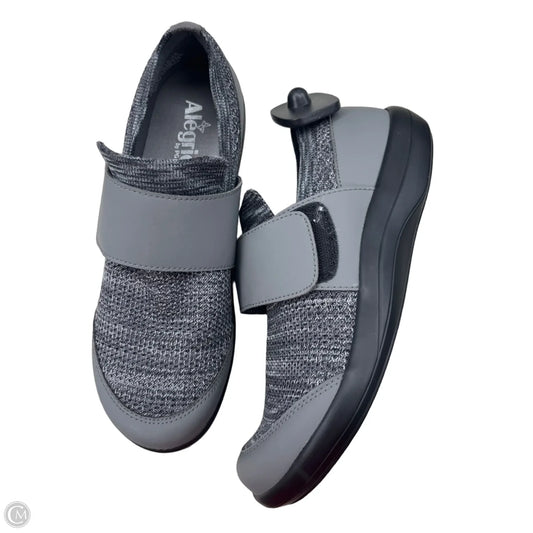 Shoes Flats By ALLEGRIA In Silver, Size: 8