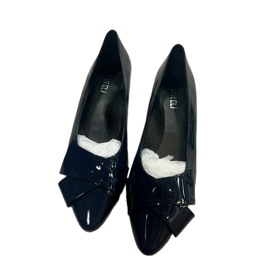 Navy Shoes Flats By Vaneli, Size: 9.5