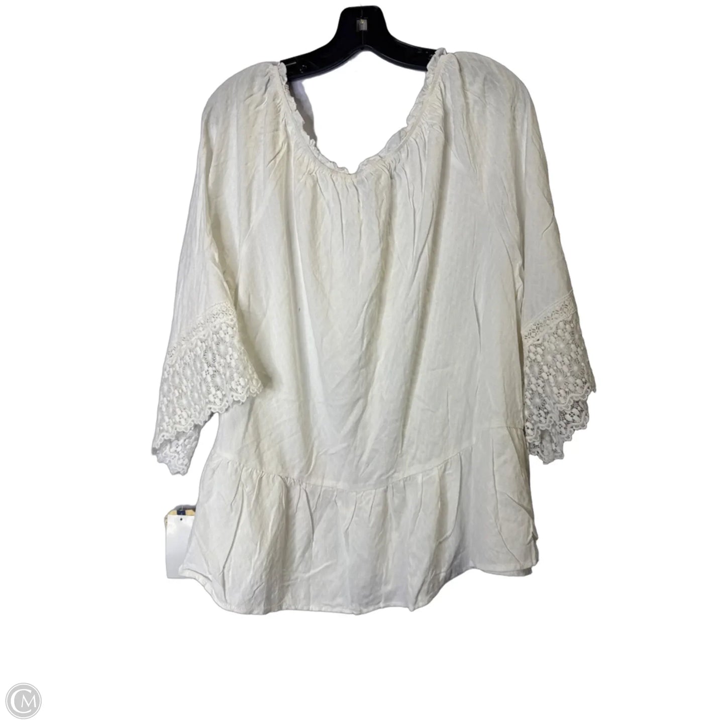 Top Short Sleeve By Democracy In White, Size: 2x