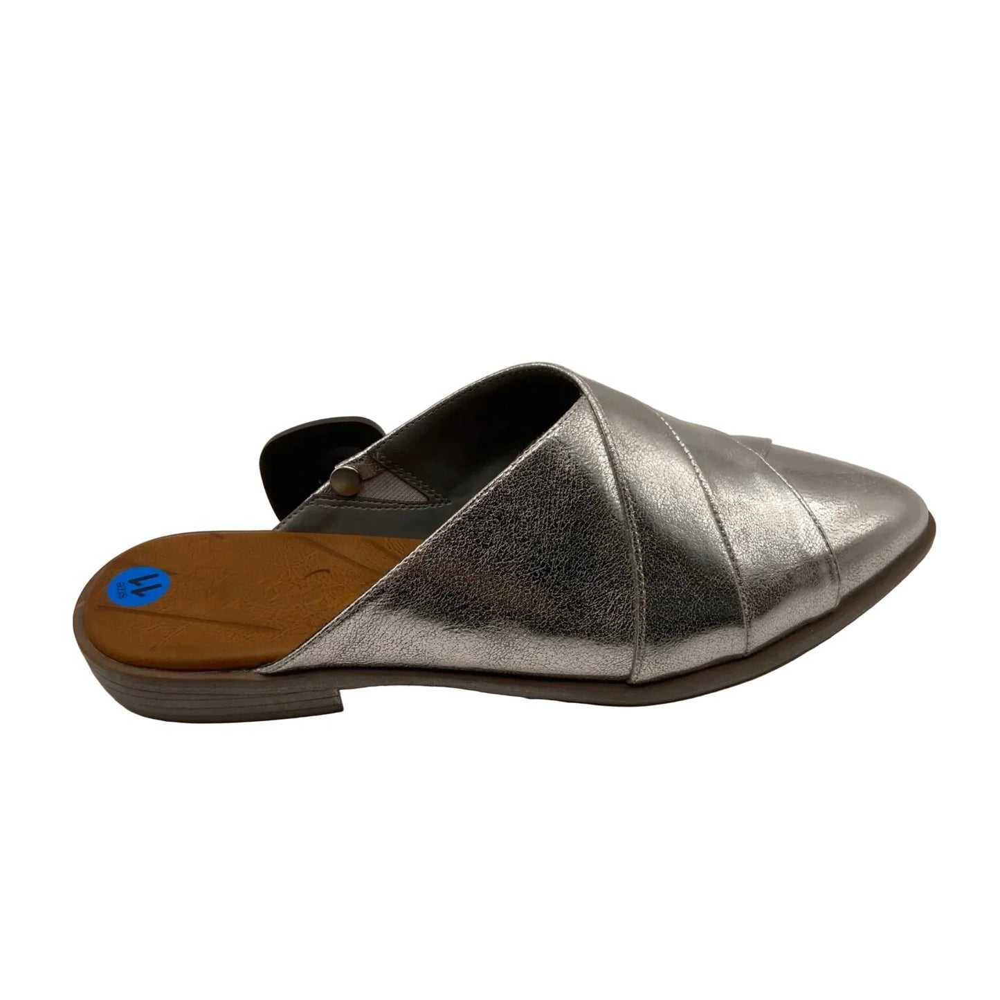 Shoes Flats By Blowfish In Silver, Size: 11
