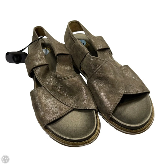 Sandals Flats By Sofft In Bronze, Size: 6