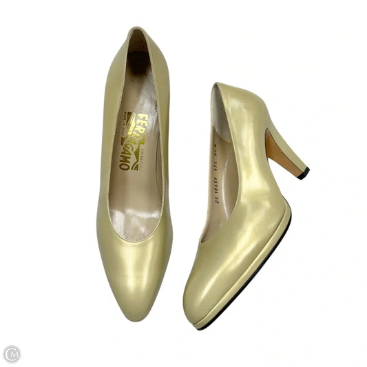 Shoes Luxury Designer By Ferragamo In Gold, Size: 9.5