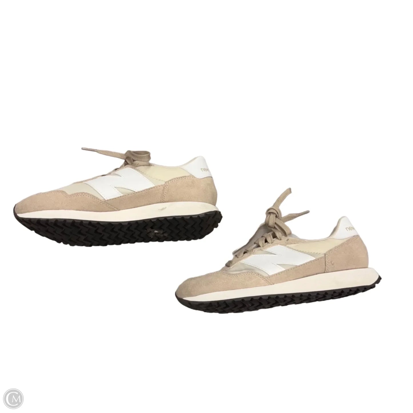 Shoes Sneakers By New Balance In Cream, Size: 7.5