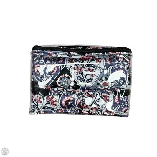 Makeup 4pc By Vera Bradley, Size: Medium