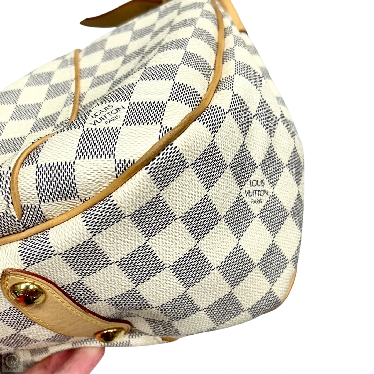 Handbag Luxury Designer By Louis Vuitton, Size: Medium
