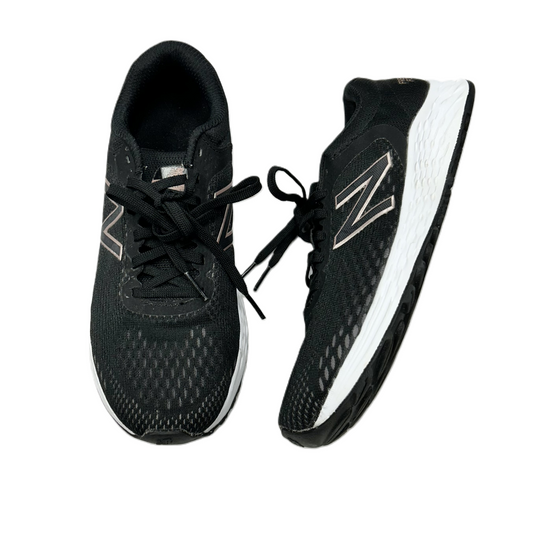 Shoes Athletic By New Balance In Black & White, Size: 7.5