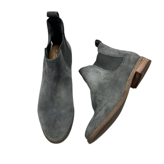 Boots Ankle Flats By Toms In Grey, Size: 6.5