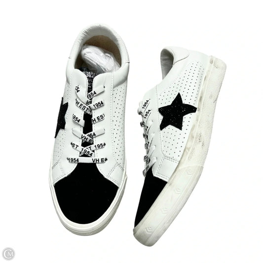 Shoes Sneakers By Vintage Havana In Black & White, Size: 11