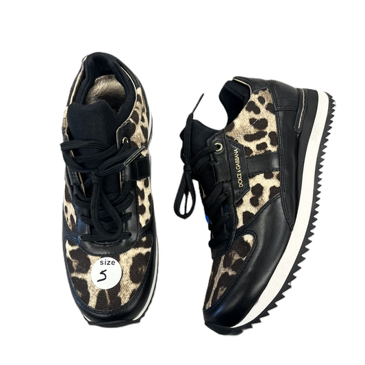 Shoes Luxury Designer By Dolce And Gabbana In Leopard Print, Size: 5