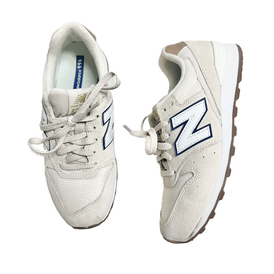 Shoes Sneakers By New Balance In Ivory, Size: 6