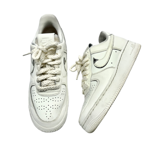 Shoes Sneakers By Nike In White, Size: 7.5