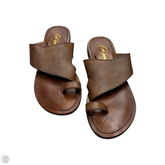 Sandals Flats By Free People In Brown, Size: 6.5