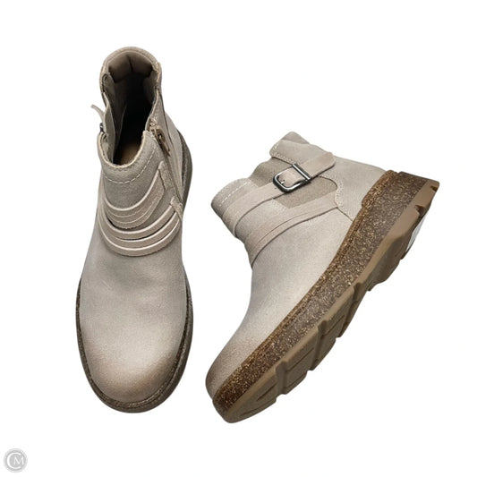 Boots Ankle Flats By Clarks In Taupe, Size: 7